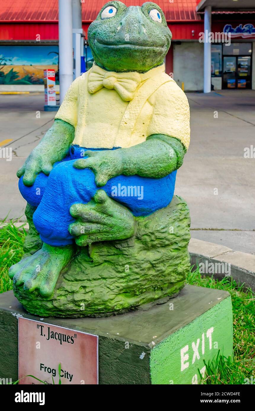 T. Jacques, une statue de grenouille, se trouve devant le Frog City Travel Centre, le 12 septembre 2020, à Rayne, en Louisiane. Banque D'Images