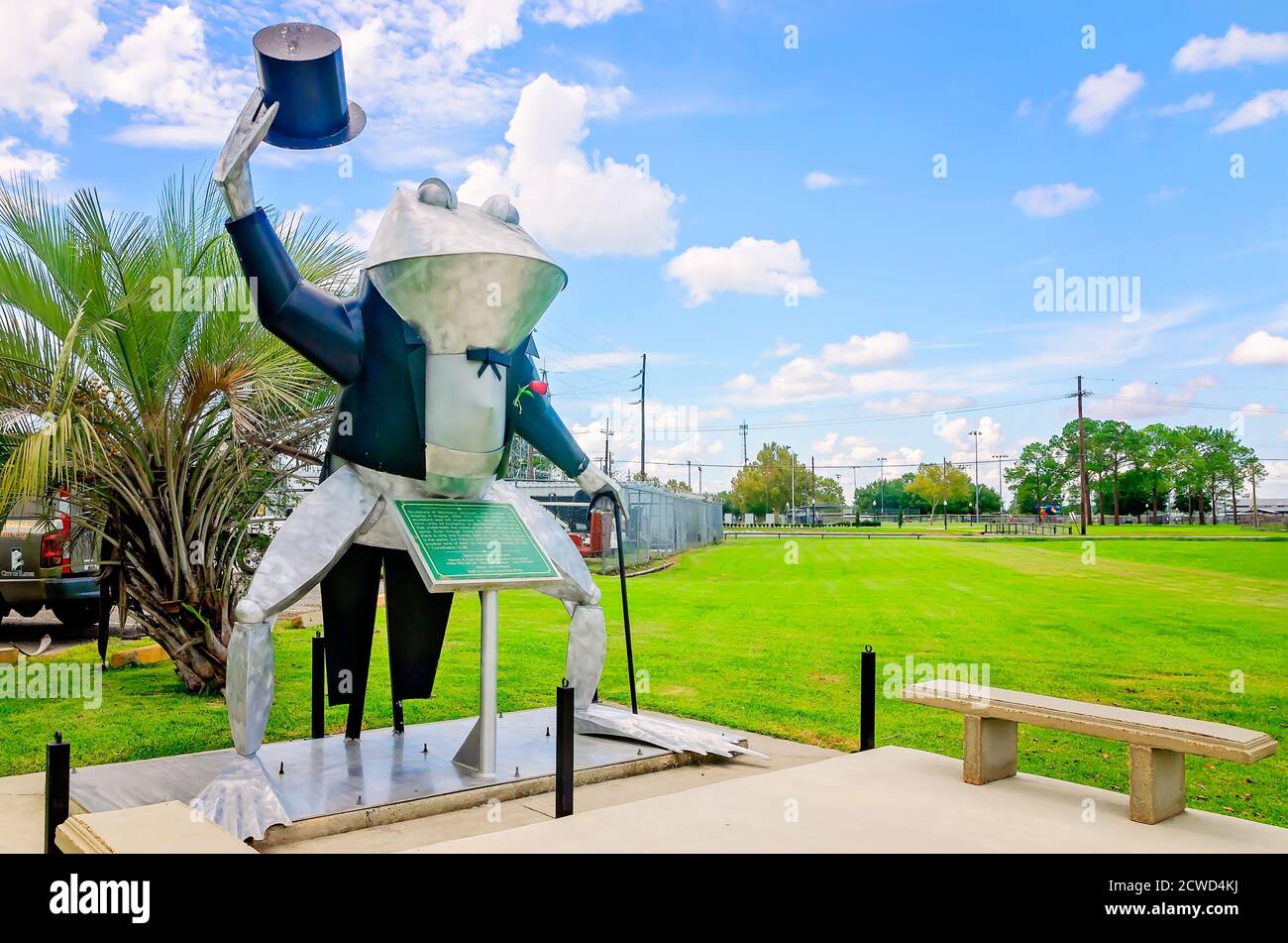 Monsieur Jacques, une statue de grenouille géante, est photographié le 12 septembre 2020, à Rayne, en Louisiane. La ville se considère comme la « capitale mondiale de la grenouille ». Banque D'Images