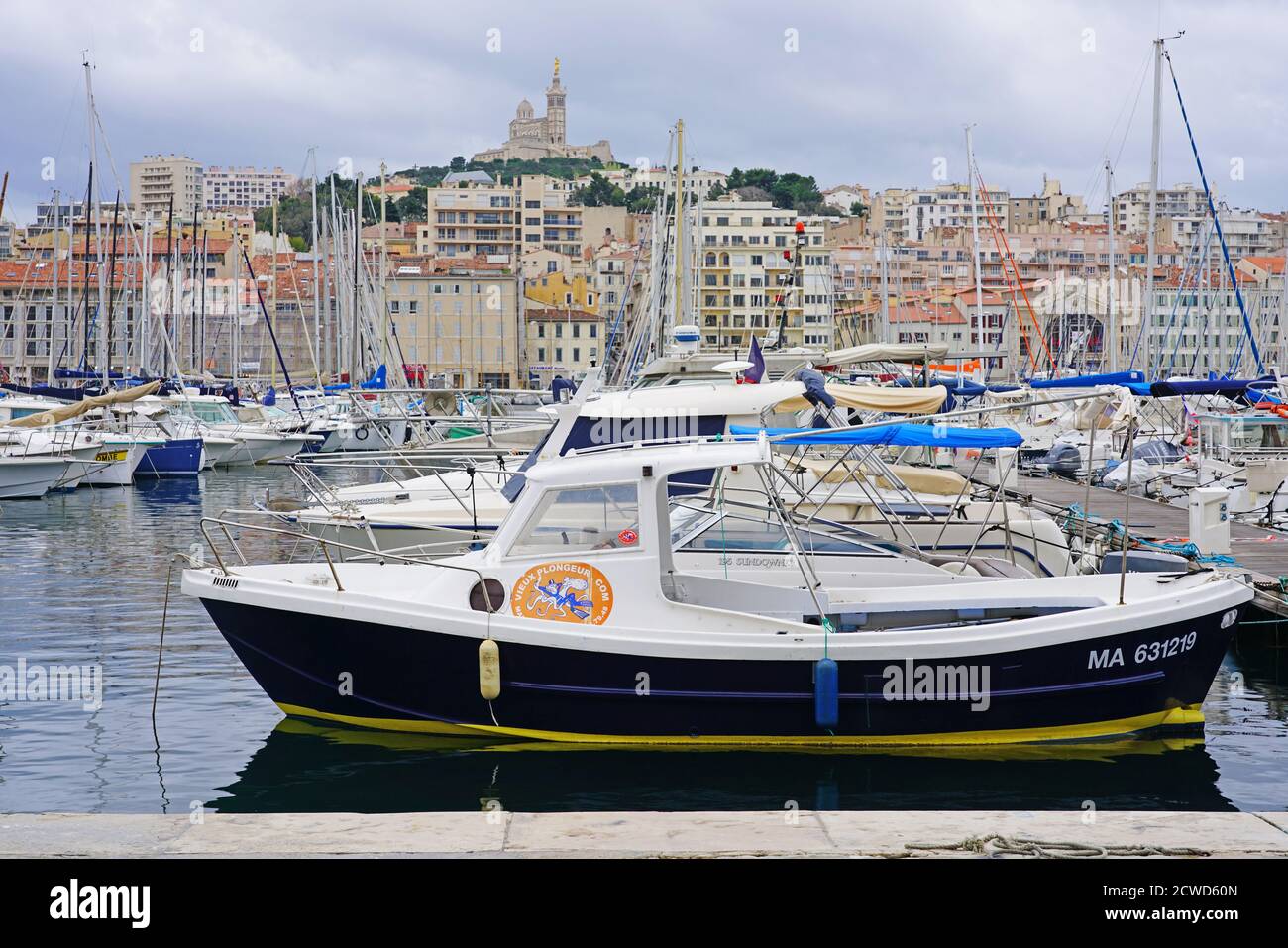 MARSEILLE, FRANCE -13 nov 2019- Vue de bateaux dans la vue Vieux Port et marina à Marseille, France. Banque D'Images