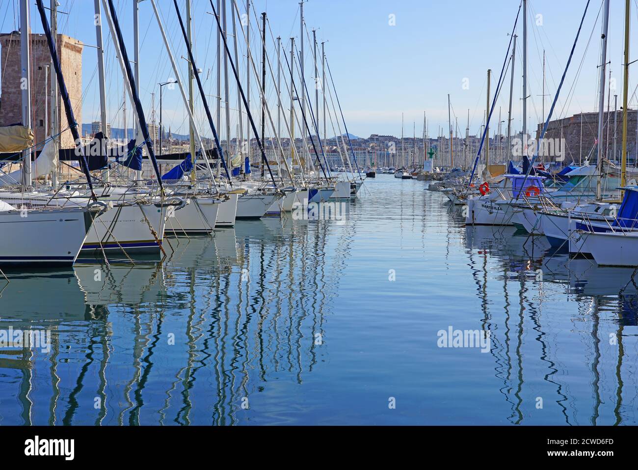 MARSEILLE, FRANCE -13 nov 2019- Vue de bateaux dans la vue Vieux Port et marina à Marseille, France. Banque D'Images