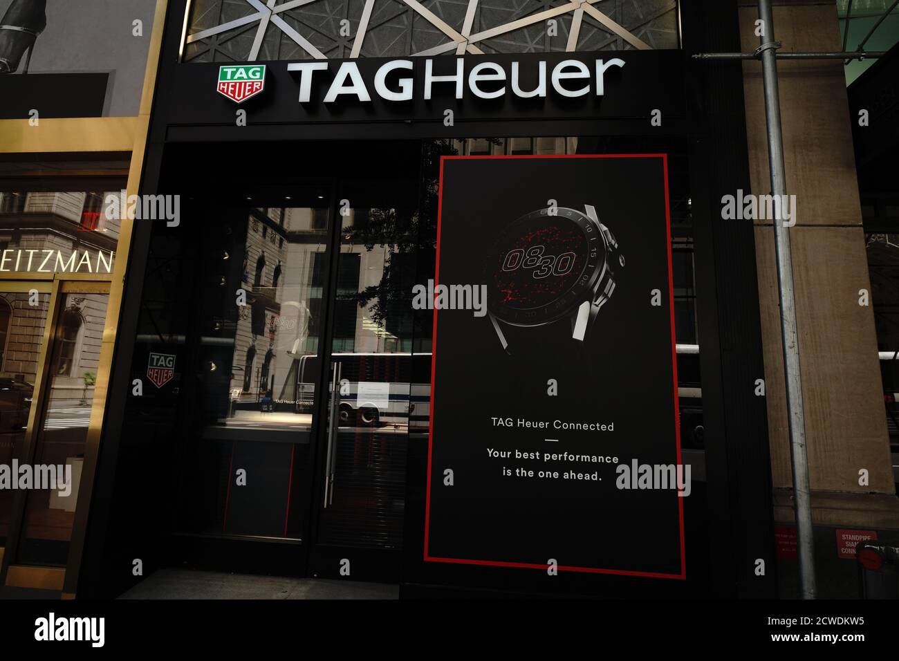 Tag Heuer logo vu un à l'une de leurs branches. Banque D'Images