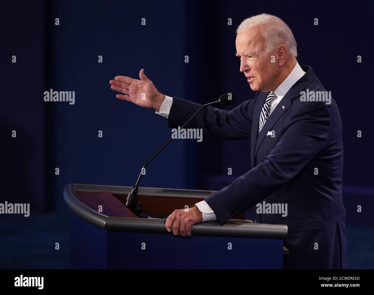 Joe Biden, candidat démocrate à la présidence, parle lors du premier des trois débats de 90 minutes prévus avec le président Donald Trump, Cleveland, Ohio, le mardi 29 septembre 2020. Crédit : Kevin Dietsch/Pool via CNP/MediaPunch Banque D'Images