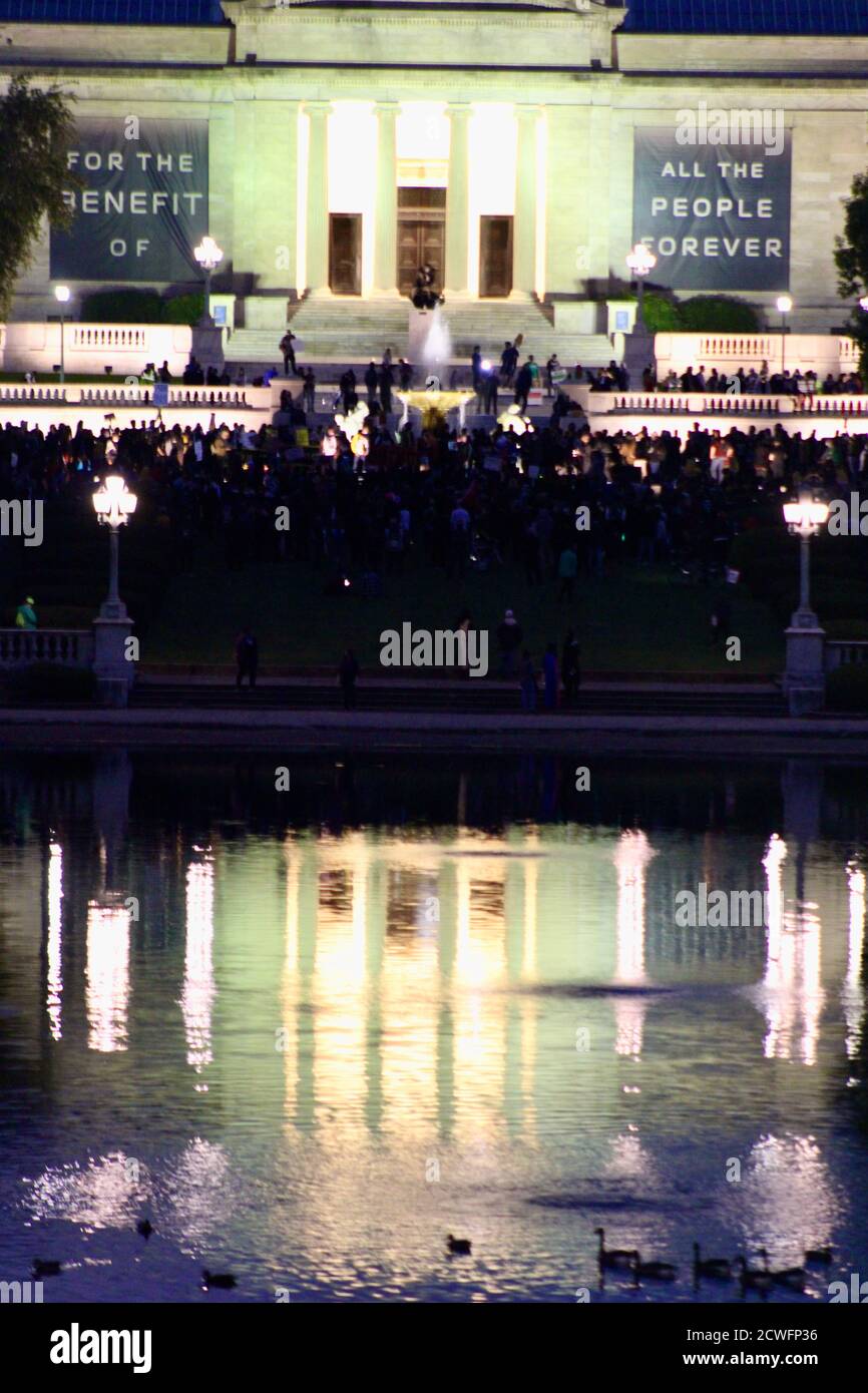 Cleveland, Ohio, États-Unis. 29 septembre 2020. Premier jour du débat présidentiel : la vie noire est importante et Trump/Pence Out combine désormais la protestation au Wade Lagoon, sur le cas Western Reserve University, Cleveland Ohio crédit: Amy Katz/ZUMA Wire/Alay Live News Banque D'Images