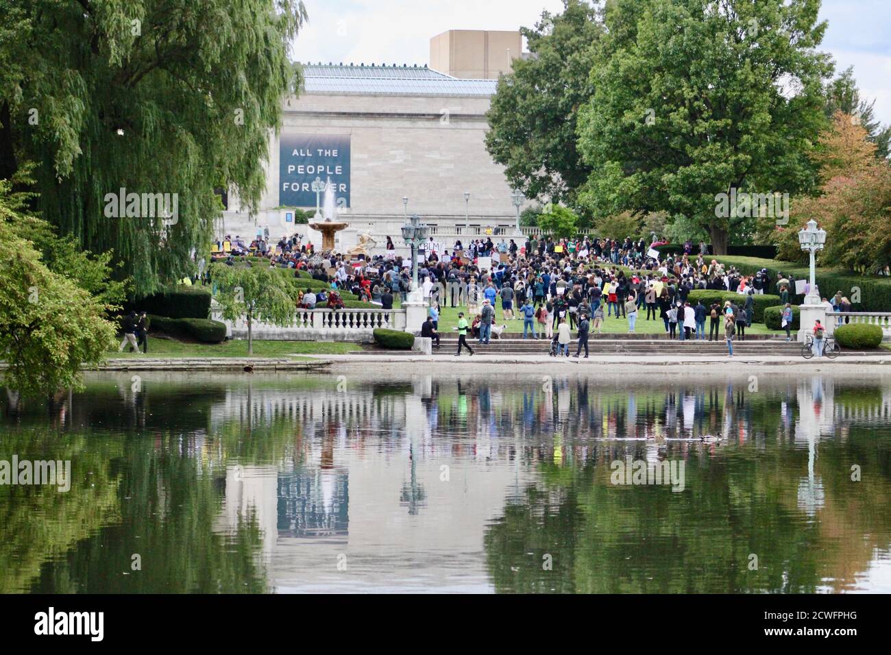 Cleveland, Ohio, États-Unis. 29 septembre 2020. Premier jour du débat présidentiel : la vie noire est importante et Trump/Pence Out combine désormais la protestation au Wade Lagoon, sur le cas Western Reserve University, Cleveland Ohio crédit: Amy Katz/ZUMA Wire/Alay Live News Banque D'Images