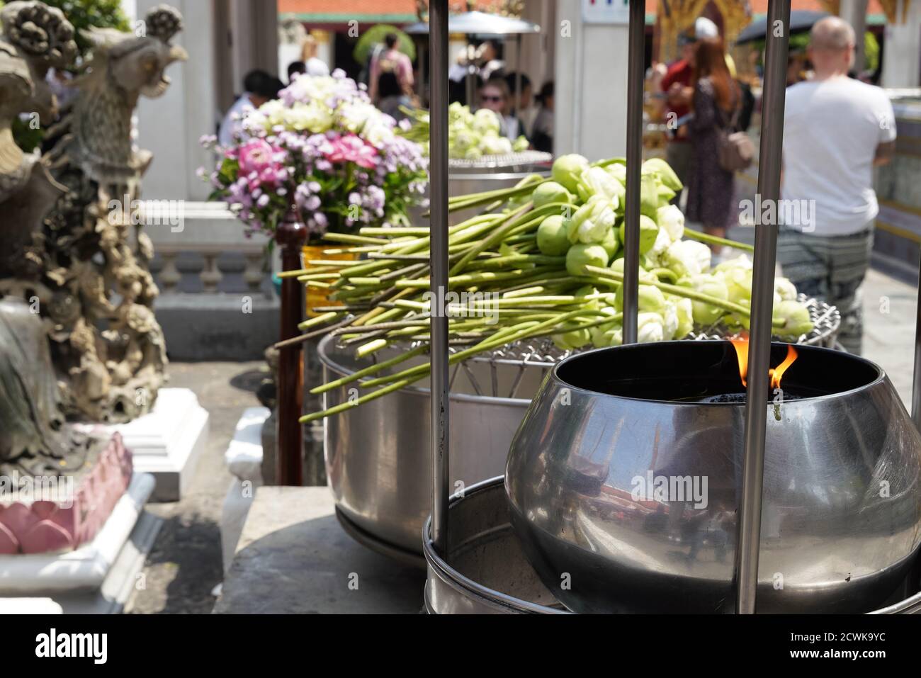 Marché de l'eau et temple en Thaïlande Banque D'Images