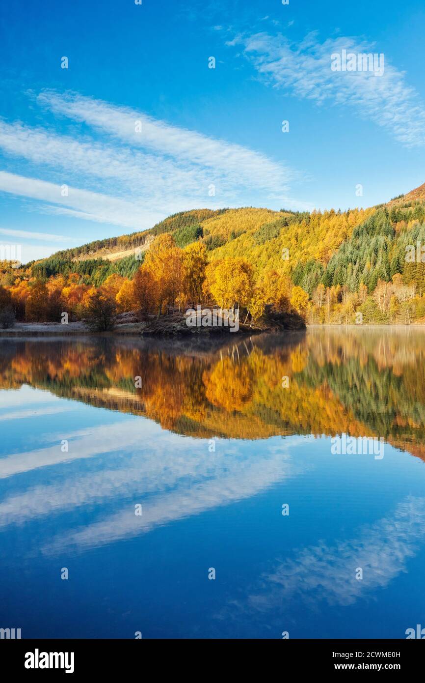 Couleur d'automne au Loch Faskally, Pitlochry, Écosse Banque D'Images