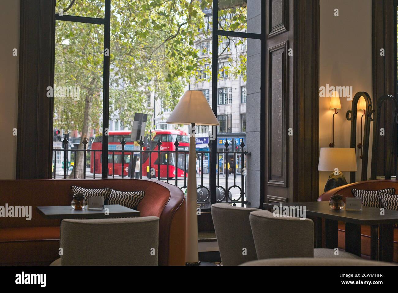 Le bar de l'hôtel OneAldwych à Londres Banque D'Images