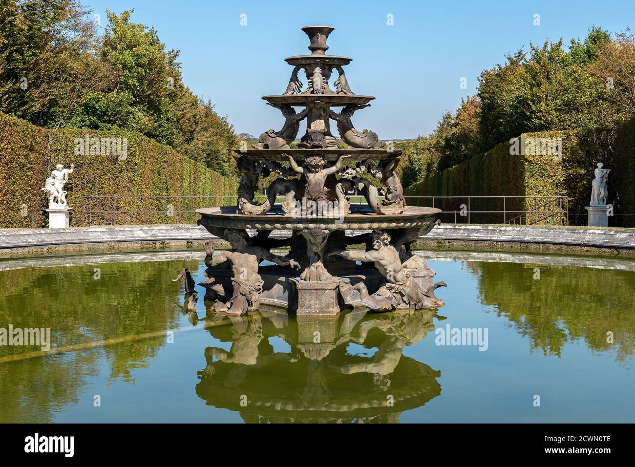 Fontaine de la pyramide dans les Jardins de Versailles - France Banque D'Images