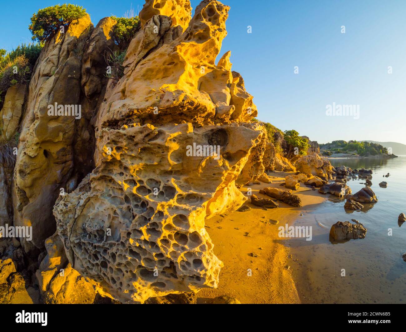 Terrain très accidenté de marles tertiaires et de grès de Lopar plage sur l'île de Rab Croatie l'Europe dehors plein air Banque D'Images