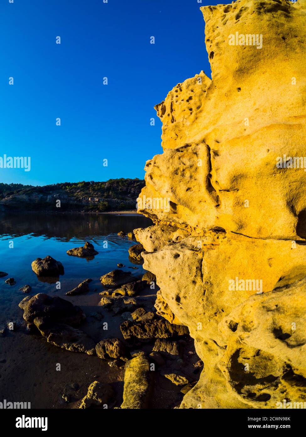 Marles tertiaires et grès de la plage de Lopar sur Rab île Croatie Europe dalle dalles pierre rocheuse Banque D'Images