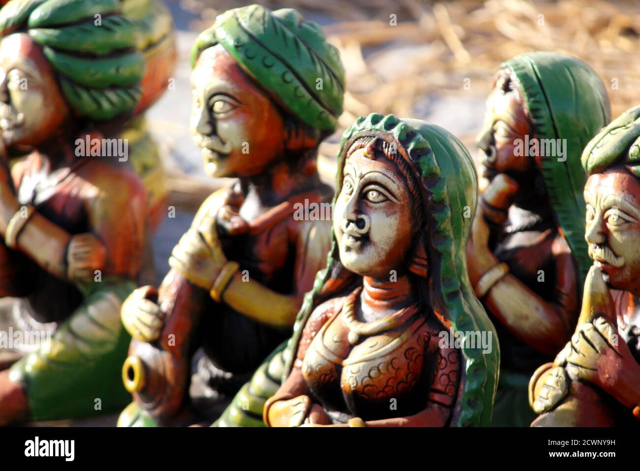 Art antique décoratif de musicien indien réalisé avec Earthen Mud, décoration traditionnelle en argile faite à la main sur le marché indien Banque D'Images