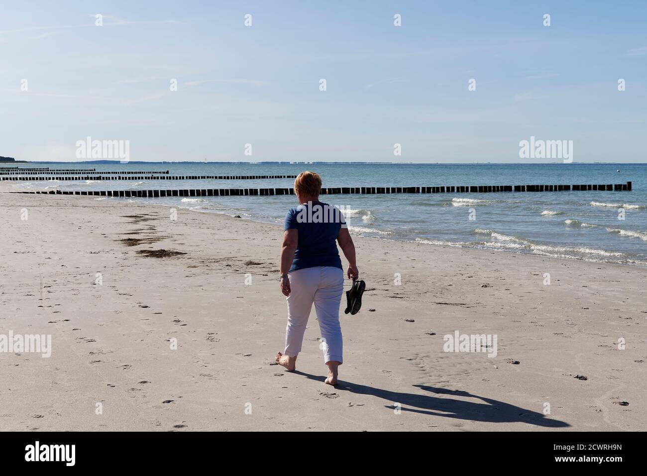 Promenez-vous sur la plage de sable, Hiddensee, Ruegen, Allemagne Banque D'Images