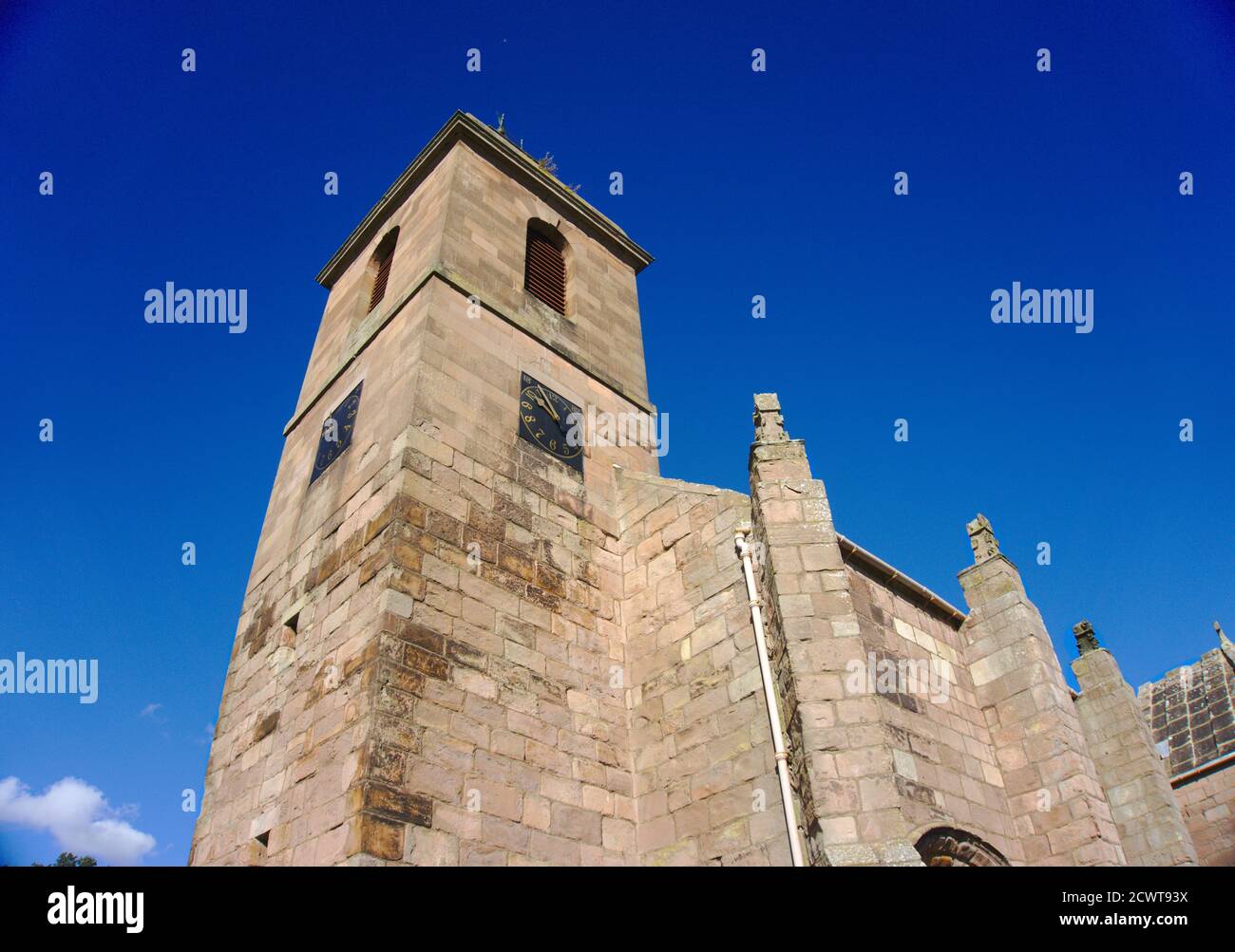 Tour ouest de l'église Ladykirk, construite sur ordre du roi James IV à Berwickshire, frontières écossaises, Royaume-Uni. Fait maintenant partie de l'Écomusée de Flodden 1513. Banque D'Images