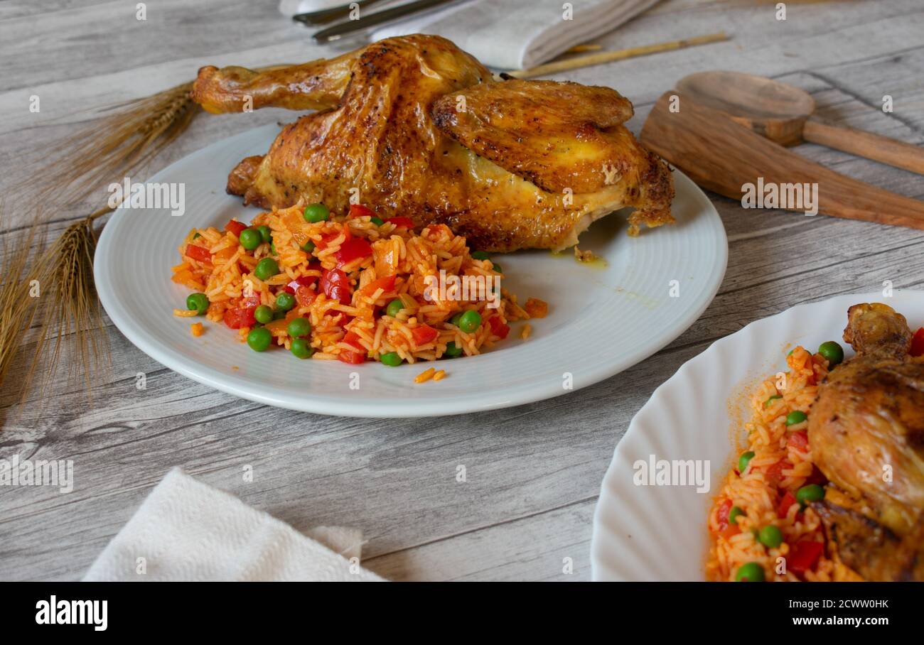 plat de poulet méditerranéen avec riz aux légumes Banque D'Images