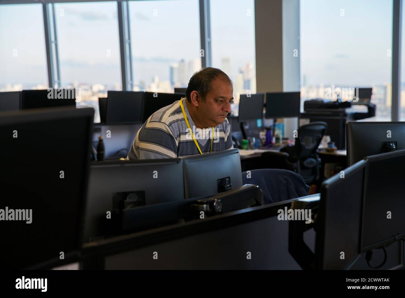 Businessman working at computer in office Banque D'Images