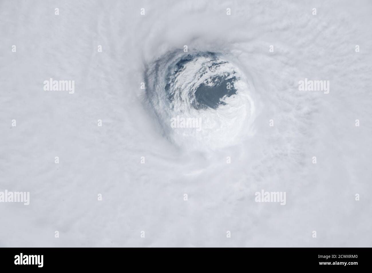 L'ouragan Michael l'ouragan Michael a été capturé de la Station spatiale internationale le 10 octobre après que la tempête ait fait terre comme un ouragan de catégorie 4 au-dessus de la manche de la Floride. Le National Hurricane Center a signalé un maximum de vents soutenus près de 145 km/h avec le potentiel d'apporter une vague de tempête dangereuse et de fortes pluies dans la zone de la poignée de garde-manger de Floride. Banque D'Images