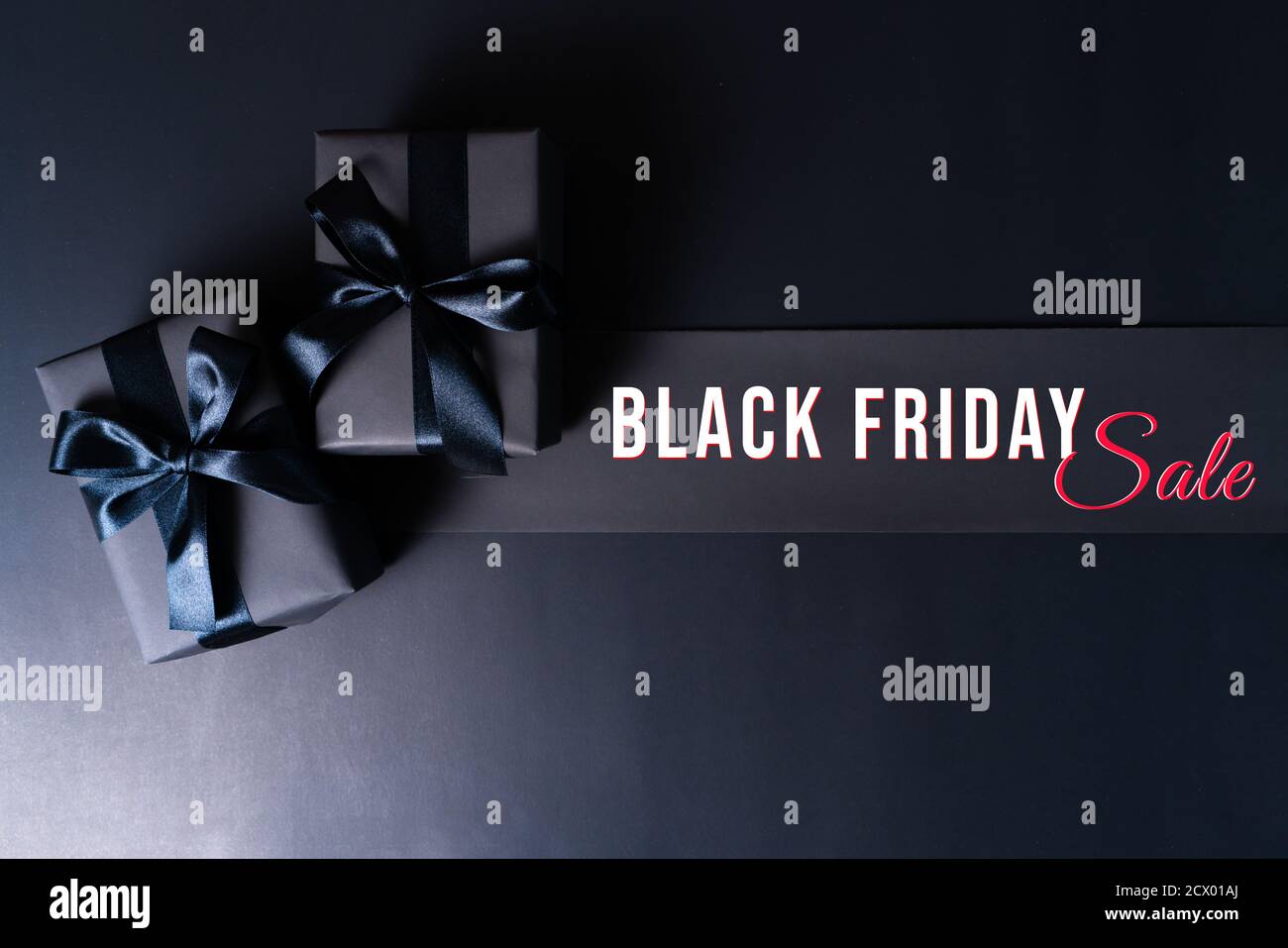 Solde du Vendredi fou, boîte cadeau noire pour les achats en ligne Banque D'Images
