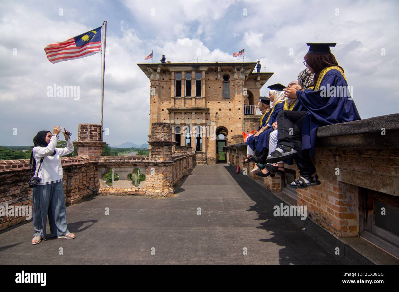 Batu Gajah, Perak/Malaisie - octobre 07 2019 : diplômé prendre une photo au château de Kellie Banque D'Images