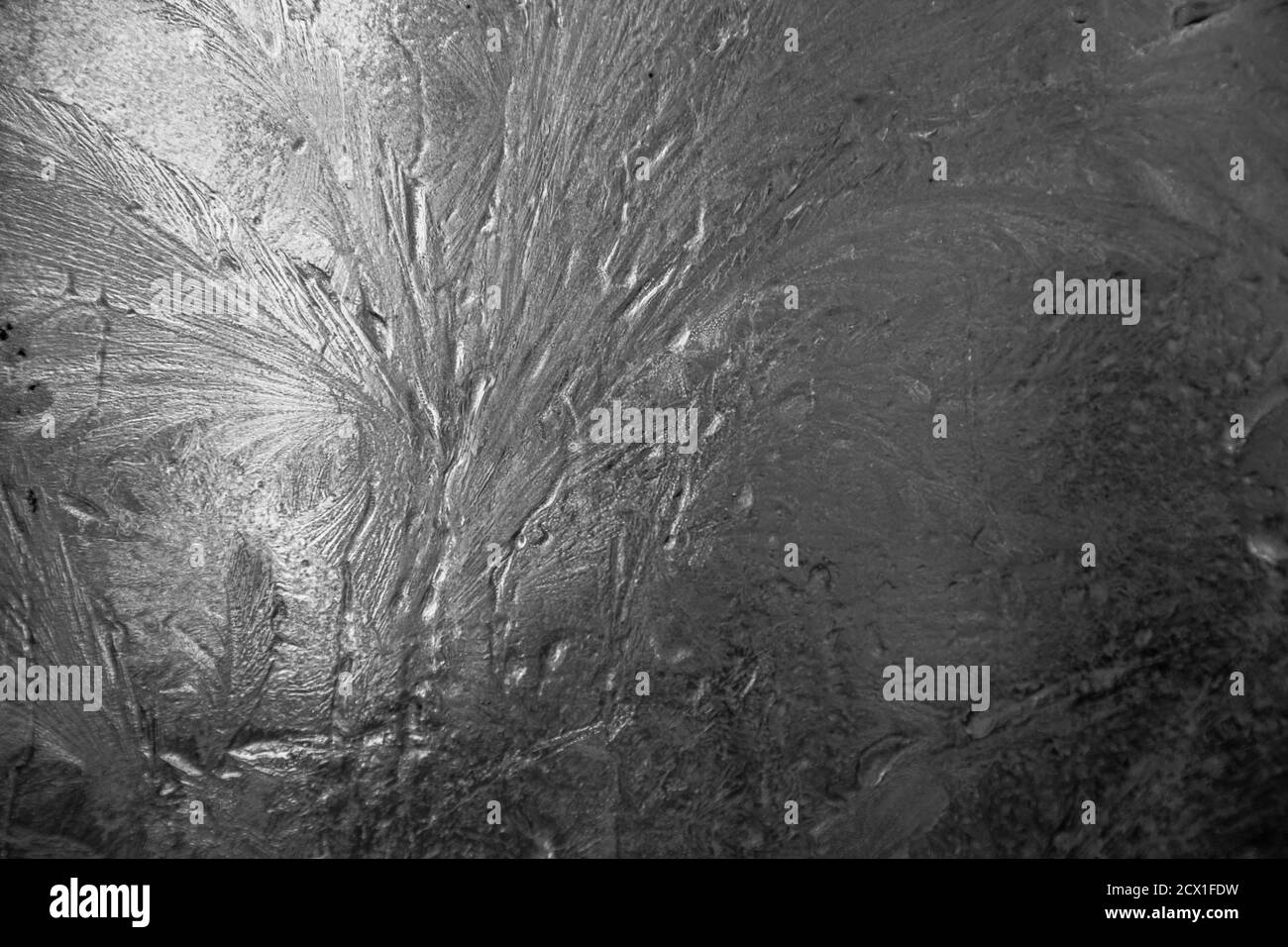 Fond de texture de glace. Fenêtre gelée pendant une nuit d'hiver. Banque D'Images