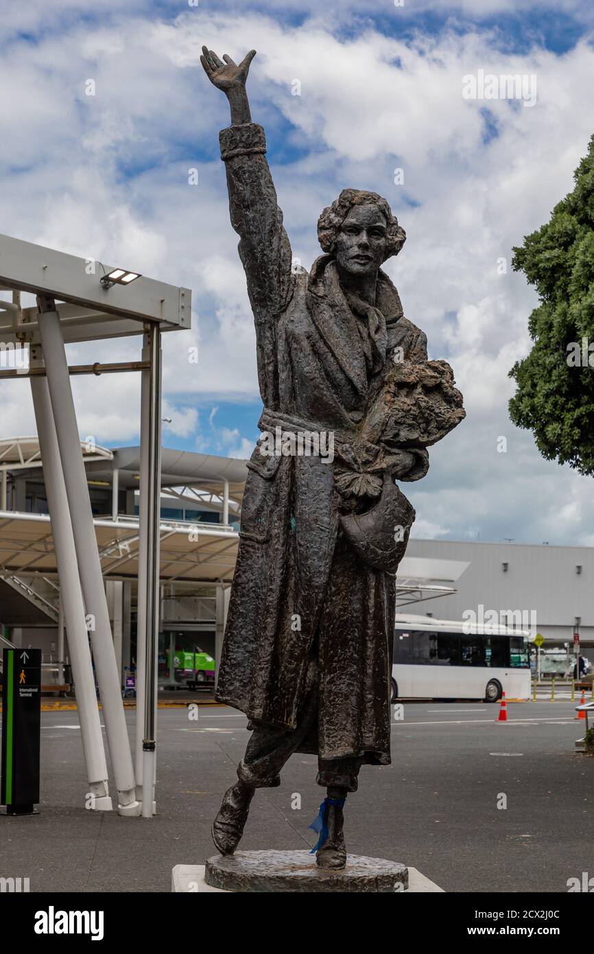 Auckland, Nouvelle-Zélande : Mémorial de la plus célèbre Aviatrix JEAN BATTEN de Nouvelle-Zélande (1909 - 1982) en face de l'aéroport international d'Auckland. Banque D'Images