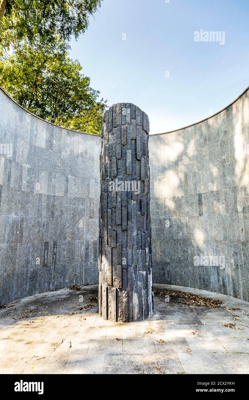 Monument près du cimetière juif des victimes juives et polonaises assassinées lors de l'occupation d'Hitler pendant la Seconde Guerre mondiale, Varsovie, Pologne Banque D'Images