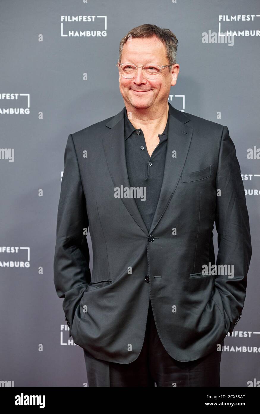Hambourg, Allemagne. 30 septembre 2020. Matthias Brandt, acteur, vient à la première du film de télévision "le secret de la forêt des morts" au Filmfest Hamburg Credit: Georg Wendt/dpa/Alay Live News Banque D'Images