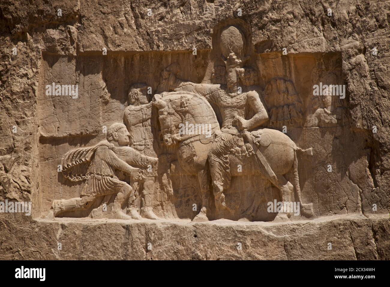 Le triomphe de Shapur I sur les empereurs romains Valérien et Philippe l'Arabat de Naqsh-e Rustam près de Persépolis Shiraz, la province du Fars, Iran Banque D'Images