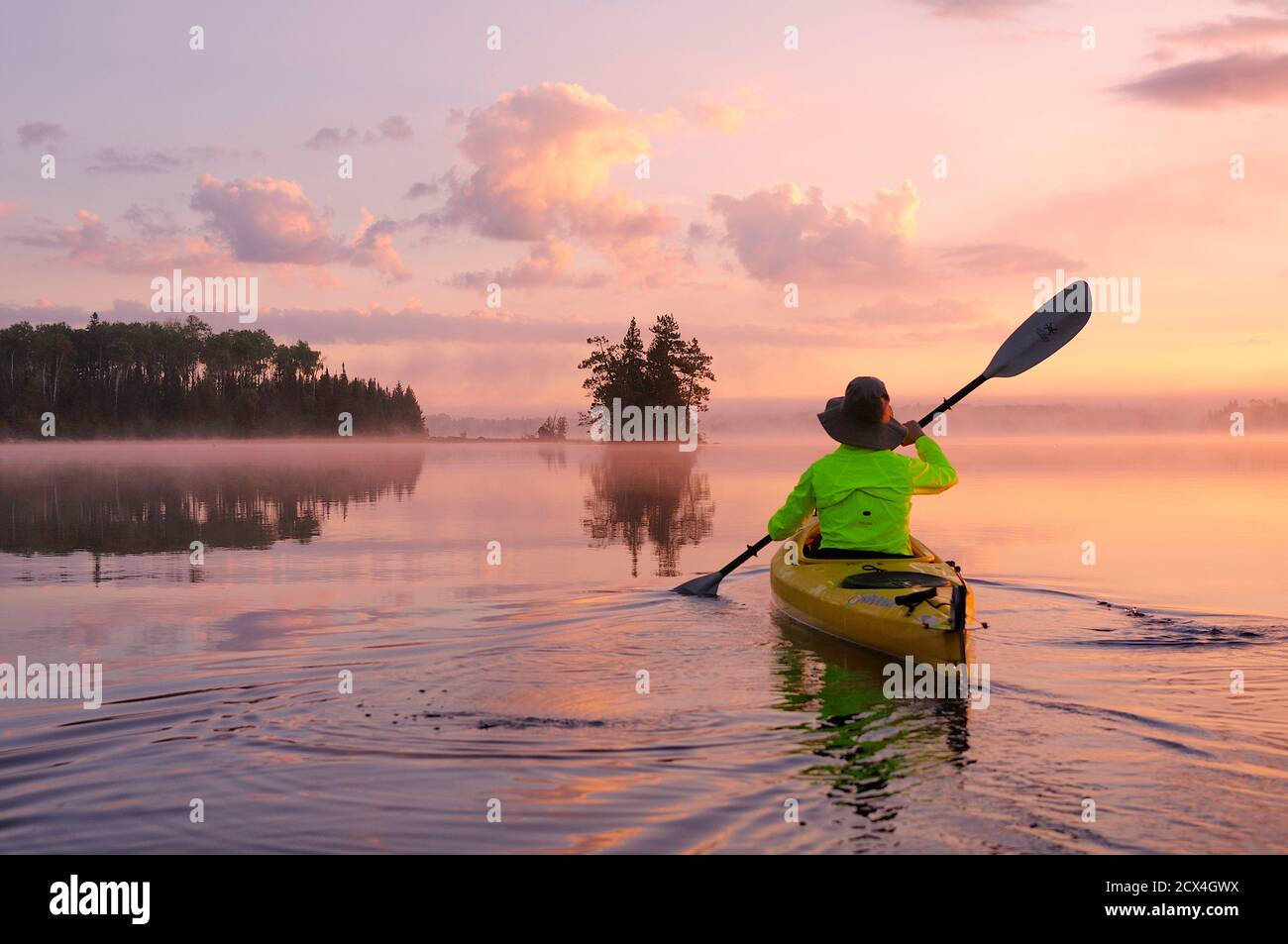 Kayak, Birch Lake, Wilderness Canoe Boundary Waters Area, Minnesota, États-Unis MR Banque D'Images