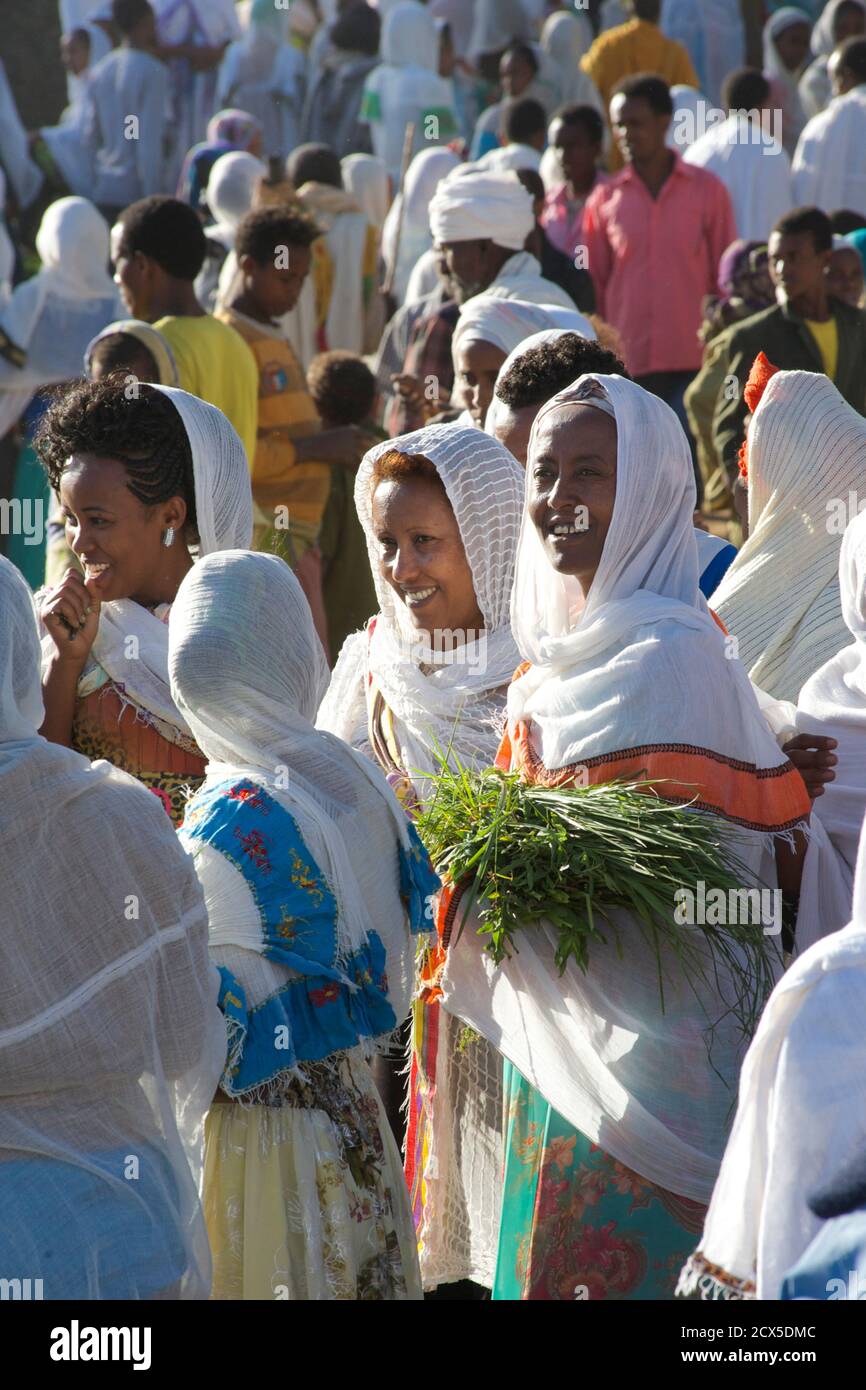 Des foules de chrétiens se réunissent à Axoum pour le Dimanche des festivités. Tigray, Éthiopie Banque D'Images