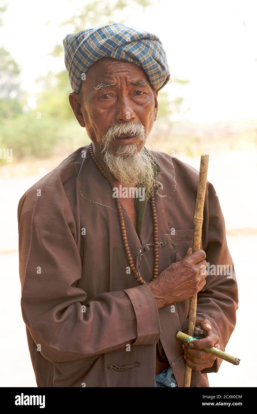 Homme birman âgé. Pakhangyi, près de Pakokku. Birmanie Myanmar Banque D'Images