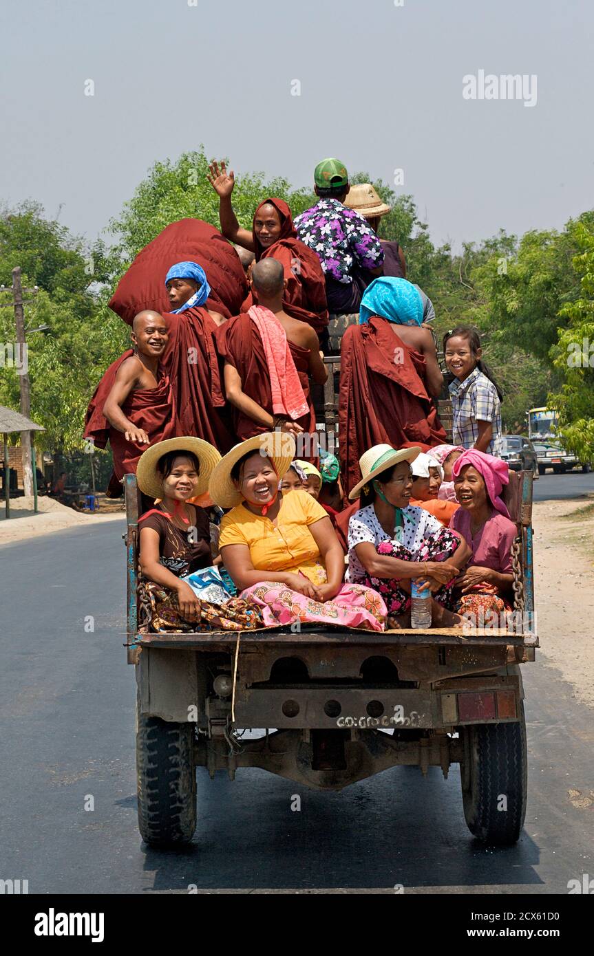 Transport rural bondé. De Sagang à Monywa, Birmanie. Myanmar Banque D'Images