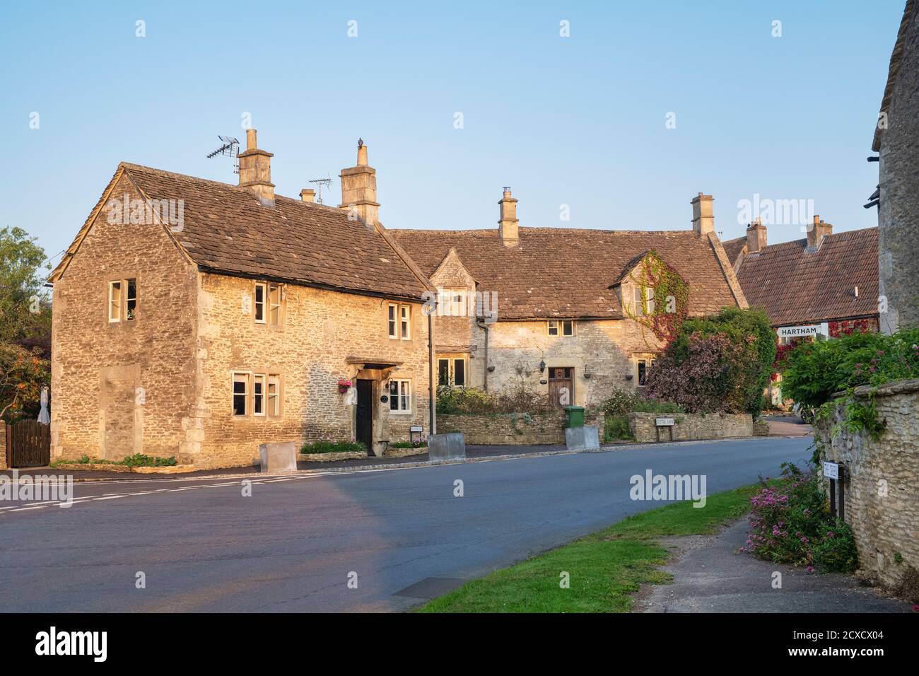 Village de Cotswold en début de matinée. Biddestone, Cotswolds, Wiltshire, Angleterre Banque D'Images