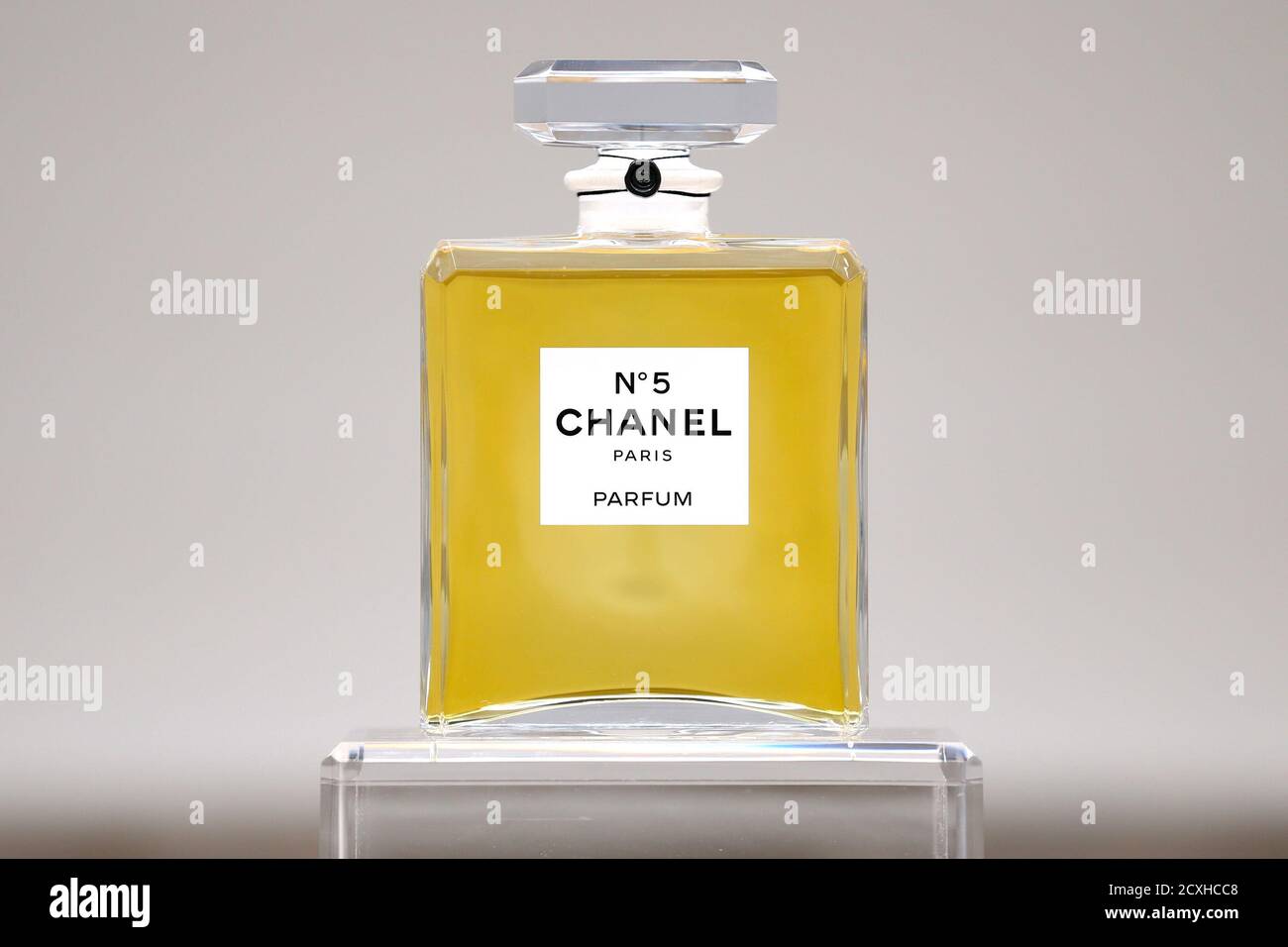 Chanel Perfume Coco Banque D Image Et Photos Alamy Chanel Perfume Coco Banque D Image Et Photos Alamy