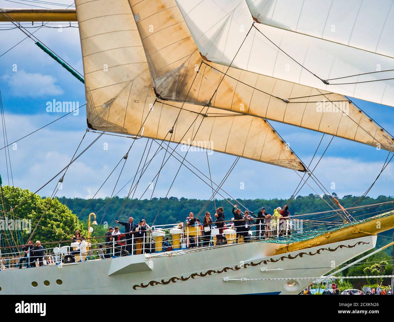 ROUEN, FRANCE - JUIN CIRCA, 2019. Partie de la barque russe à trois mâts, goélette carrée MIR sur la Seine pour l'exposition Armada en Franc Banque D'Images