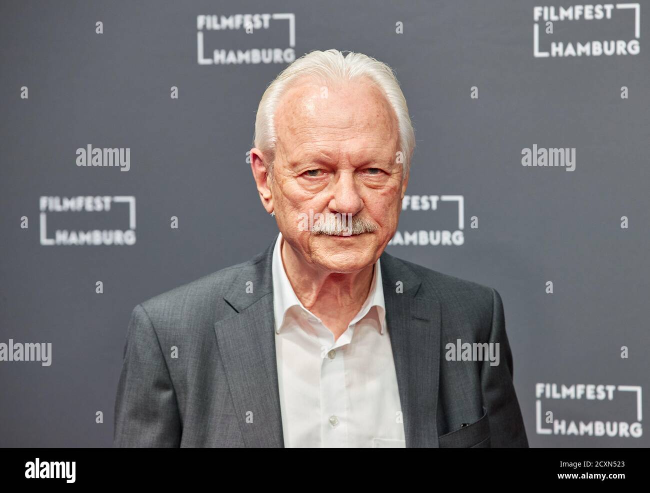 Hambourg, Allemagne. 30 septembre 2020. Wolfang Sielaff, témoin contemporain, vient à la première du film de télévision "le secret du Totenwald" au Filmfest Hamburg Credit: Georg Wendt/dpa/Alay Live News Banque D'Images