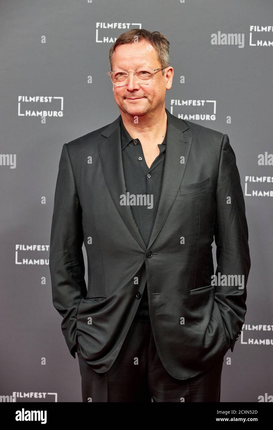 Hambourg, Allemagne. 30 septembre 2020. Matthias Brandt, acteur, vient à la première du film de télévision "le secret de la forêt des morts" au Filmfest Hamburg Credit: Georg Wendt/dpa/Alay Live News Banque D'Images