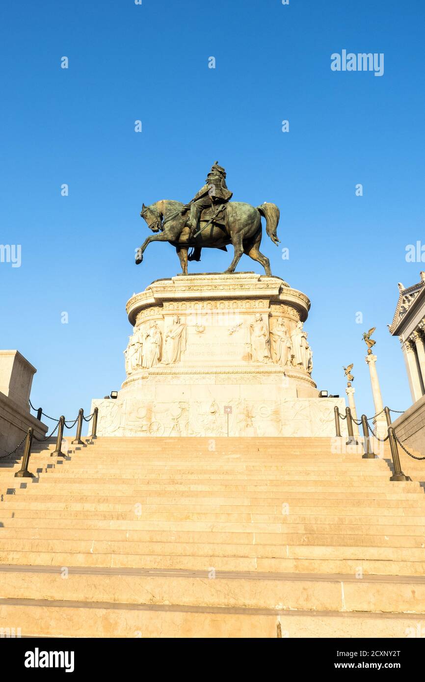 Le monument national Victor Emmanuel II, ou Vittoriano, est le monument national de l'autel de la Patrie construit en l'honneur de Victor Emmanuel II, le premier roi d'une Italie unifiée - Rome, Italie. Banque D'Images