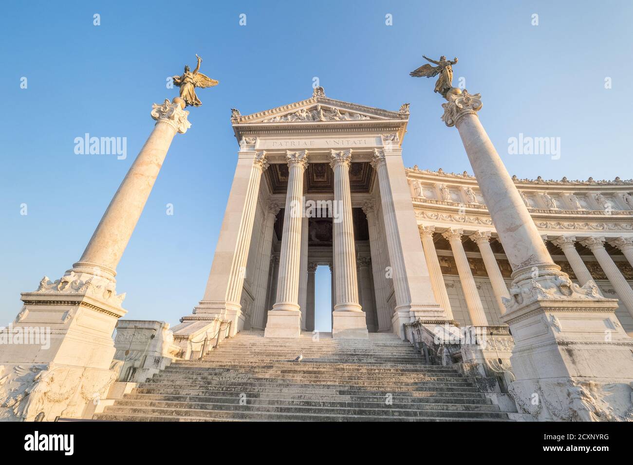Le monument national Victor Emmanuel II, ou Vittoriano, est le monument national de l'autel de la Patrie construit en l'honneur de Victor Emmanuel II, le premier roi d'une Italie unifiée - Rome, Italie. Banque D'Images