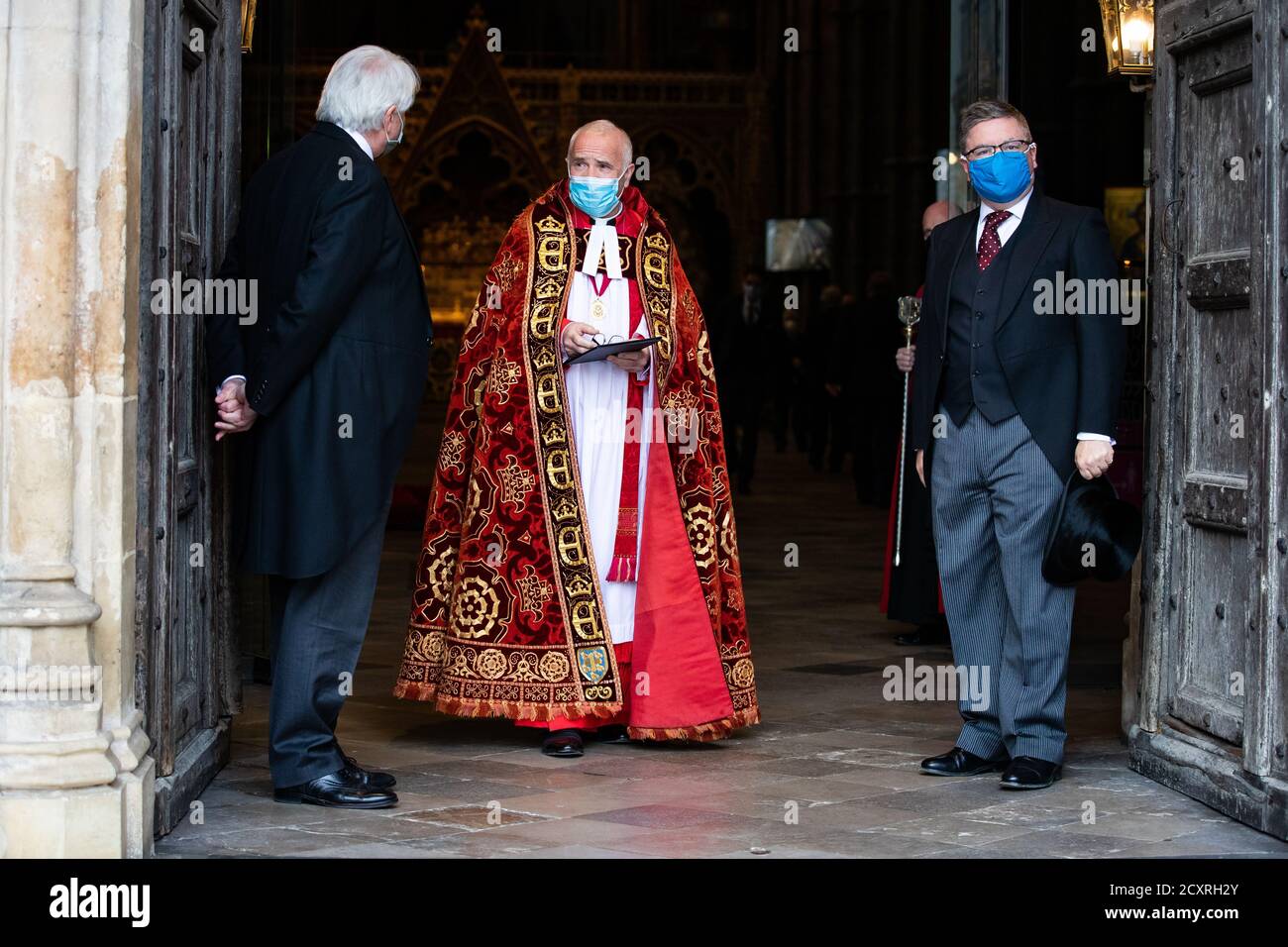 Lord Chief Justice Lord Burnett of Maldon (à gauche), Dean of Westminster, le très révérend Dr David Hoyle (au centre), et Lord Chancelier Robert Buckland (à droite) au service du juge à l'abbaye de Westminster, qui marque le début de la nouvelle année légale. Banque D'Images