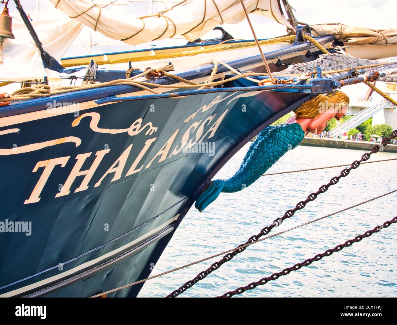 ROUEN, FRANCE - JUIN CIRCA, 2019. Partie de la goélette à trois mâts hollandaise barquentine Thalassa sur la Seine pour l'exposition Armada. Luxe sai Banque D'Images