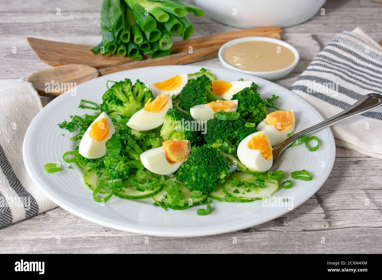 salade végétarienne verte avec œufs durs Banque D'Images