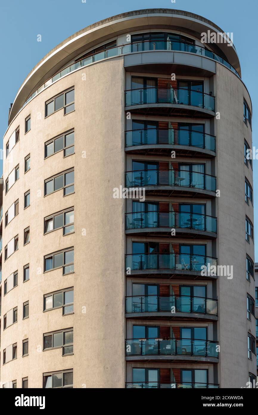 Vue sur les appartements de Mackenzie House, Leeds Dock Banque D'Images