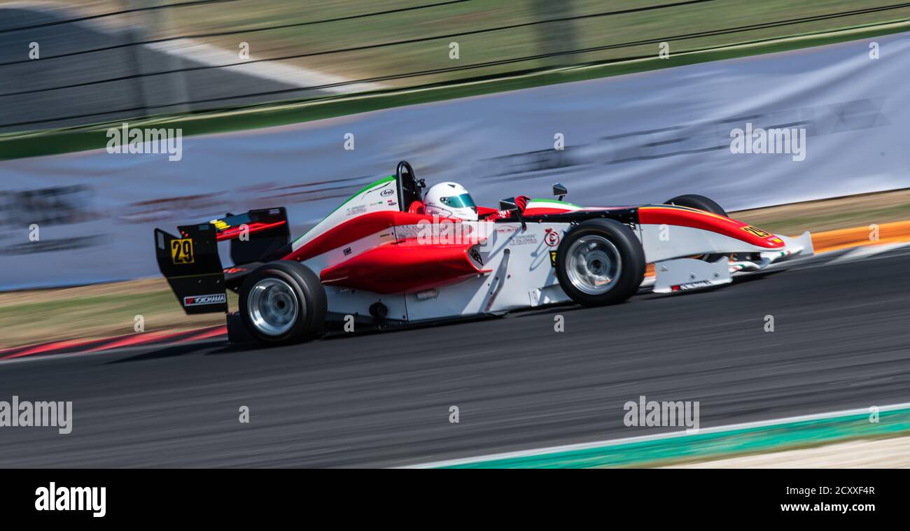 Vallelunga, Rome, Italie, 12 septembre 2020. Championnat de Formule, monoplace voiture de course en action sur circuit, arrière-plan flou Banque D'Images