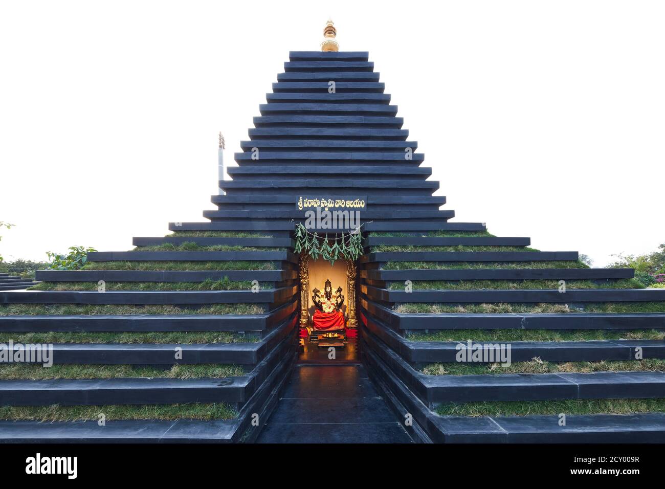 Vue globale. Temple Balaji, Andhra Pradesh, Inde. Architecte: Sameep Padora et associés , 2020. Banque D'Images