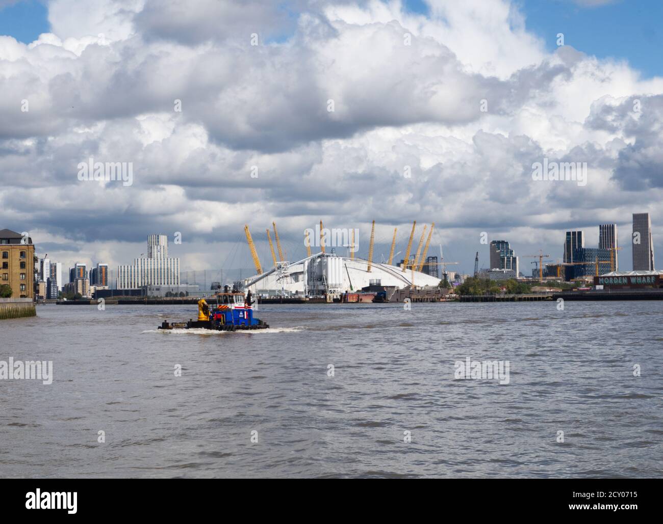 L'O2 concert Arena, anciennement le Millenium Dome. Greenwich Peninsula dans les Docklands de Londres. Impressionnant site de Londres. Téléphérique Emirates. Banque D'Images