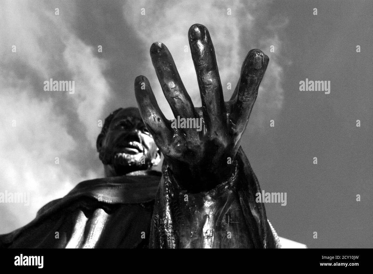 Une statue de Saint François d'Assise avec des mains d'aide exhace à la basilique de Saint François à Santa Fe, Nouveau-Mexique Banque D'Images