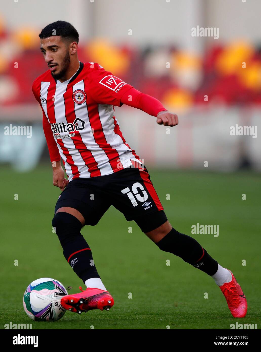 Brentford's Said Benrahma lors du quatrième tour de la Carabao Cup au Brentford Community Stadium, Londres. Banque D'Images