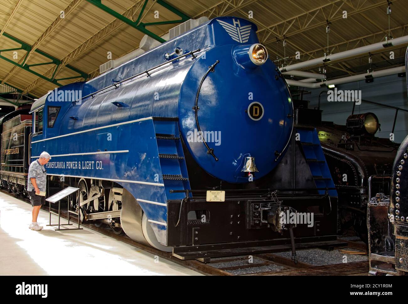 Pennsylvania Power and Light Fieless locomotive, 1940, train Engine, Old, transport, Blue, Man look, Railroad Museum of Pennsylvania, Lancast Banque D'Images