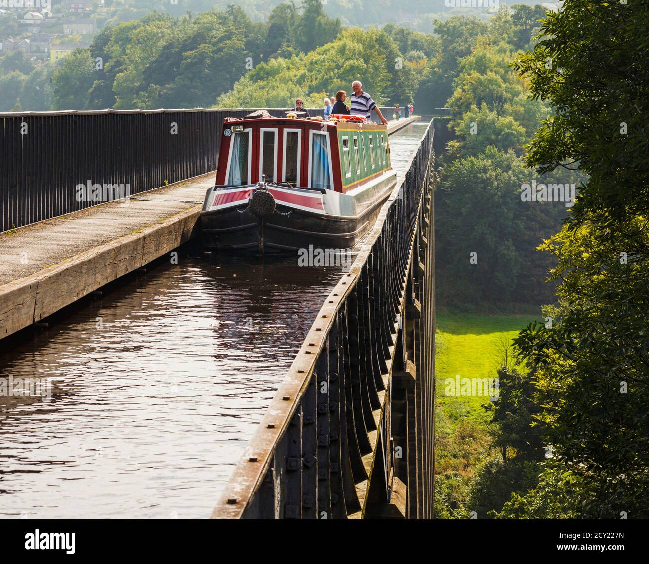 Llangollen, Denbighshire, pays de Galles, Royaume-Uni. L'aqueduc de Pontcysyllte de trois cents mètres de long qui porte le canal de Llangollen à travers le de Banque D'Images