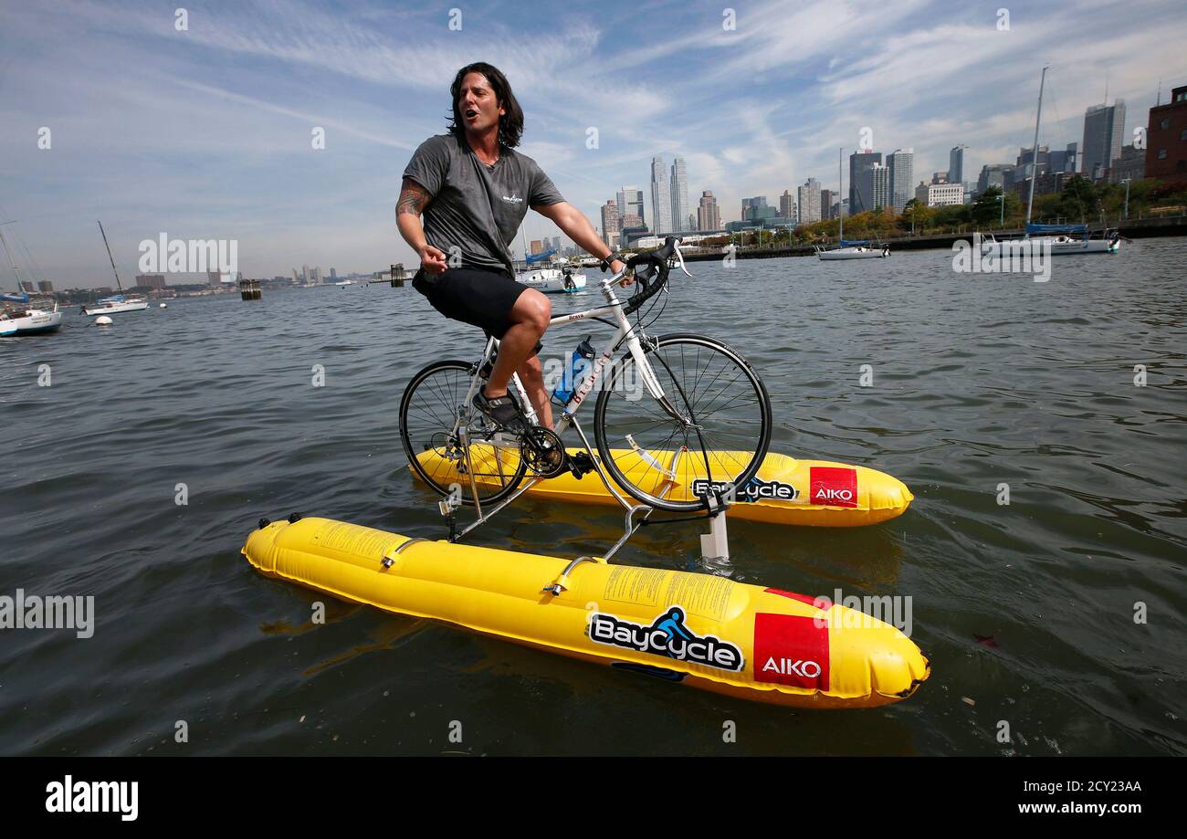 Water bike. Водный велосипед Schiller. Велокатамаран Schiller. Велокатамаран Wave Runner. Водный велосипед катамаран.